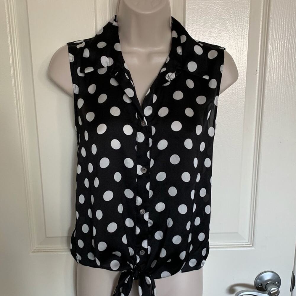 EUC Vince Camuto Black and White Polka Pot Tie Front Top Size Small